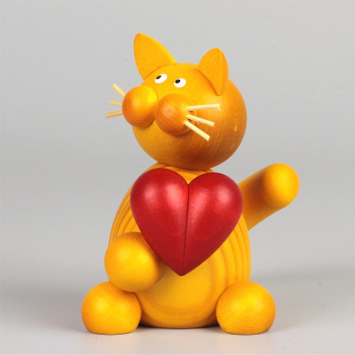 Katze Emmi mit Herz