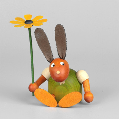 Hase mit Blume, sitzend, grün, 7 cm