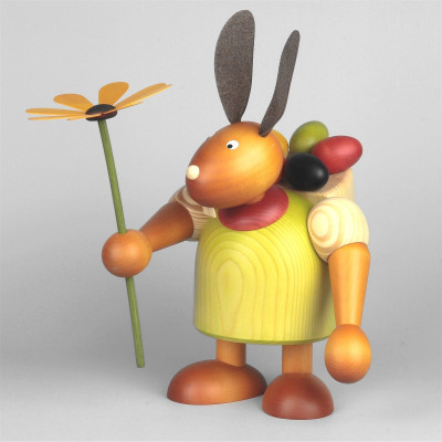 Hase mit Blume und Eierkiepe, grün, 24 cm