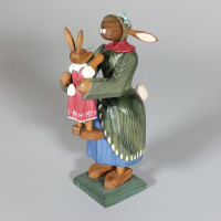 Steglich Osterhasengroßmutter mit Mädchen